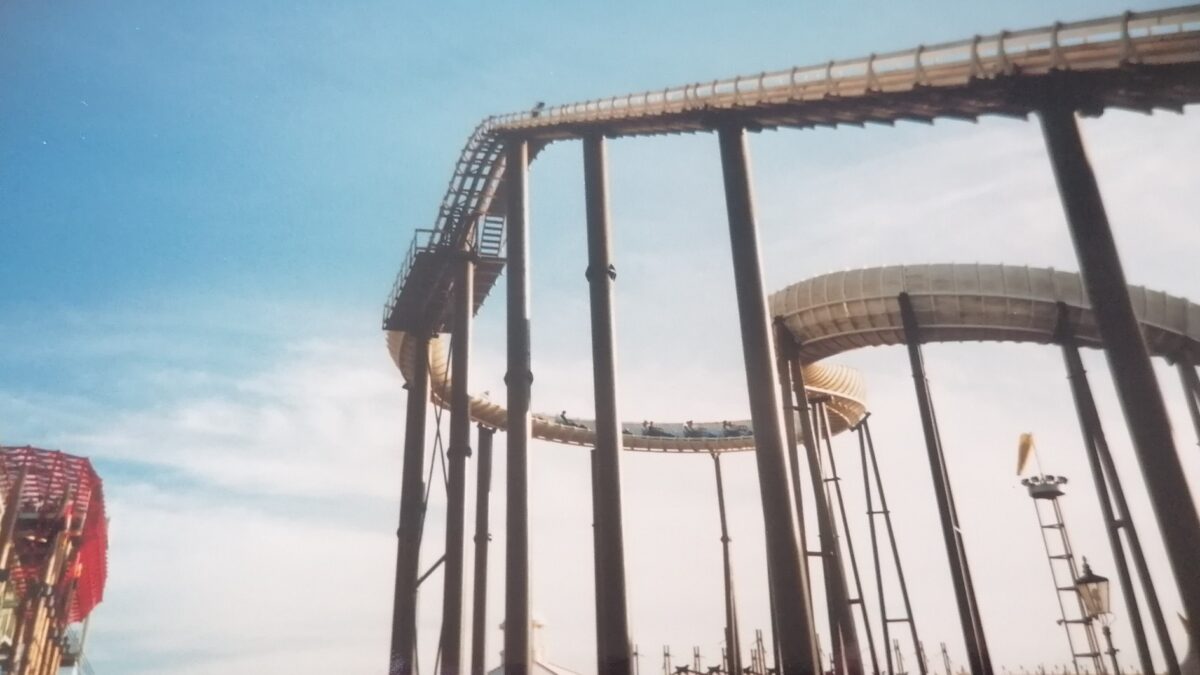 22/06/1988 – Avalanche officially opens