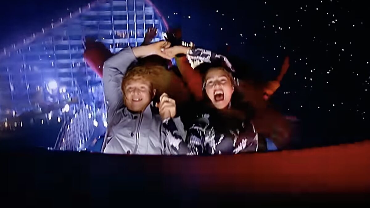 12/09/1995 – Simply Red launch ‘Fairground’ video