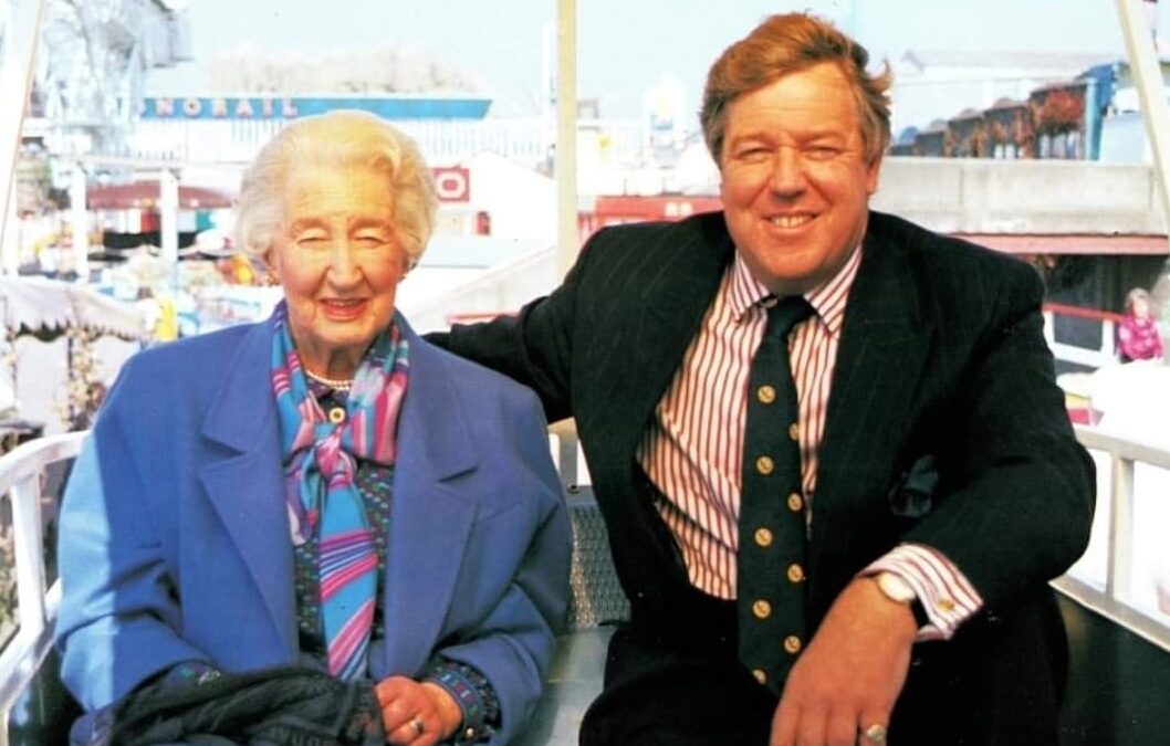 28/06/2004 – Thompsons remembered in parliament