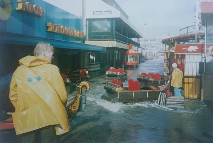 PBdb.co.uk_1990Flood-5_BrianMcCormick.jpg